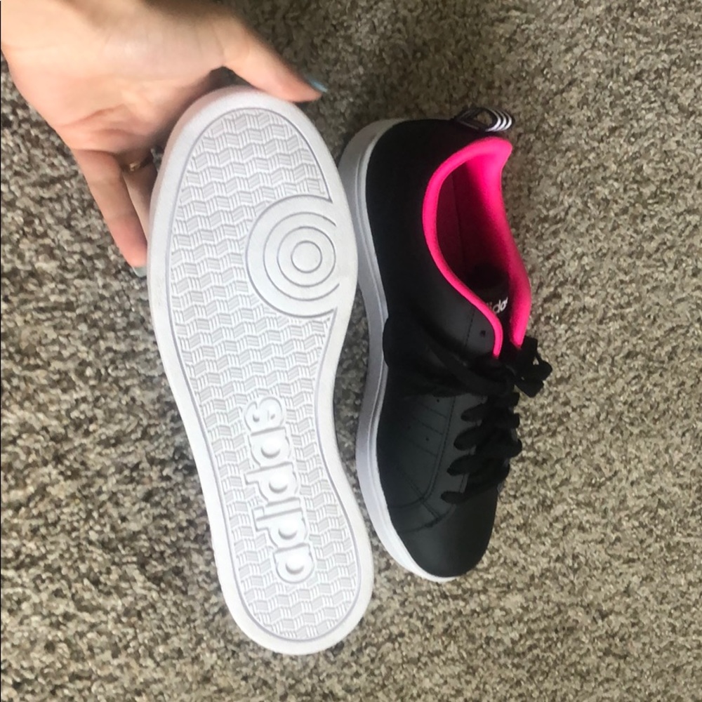 Adidas sneakers size 8 - Picture 3 of 3